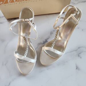 Michaelangelo womens size 8.5 Tessa white rhinestone sparkle open toe high heels